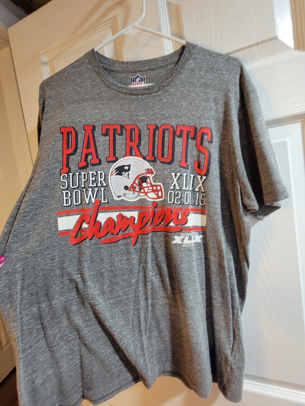 NFL Patriots Super Bowl XLIX Champions tee. This gray shirt is a size L